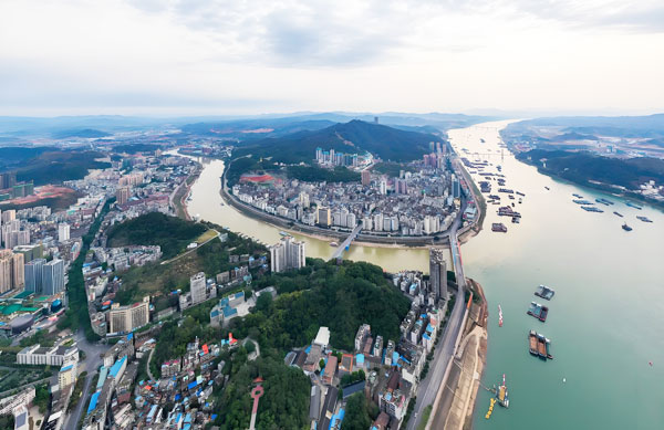 湖北農(nóng)村安全飲水提標(biāo)工程水廠用哪種一體化凈水設(shè)備