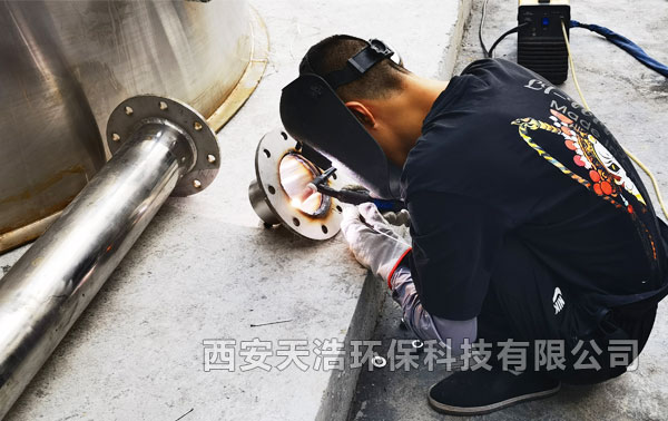 湖北咸豐縣30噸/小時農(nóng)村生活飲水不銹鋼一體化凈水設(shè)備安裝調(diào)試項目